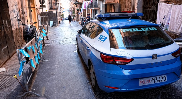Auto della polizia a Napoli