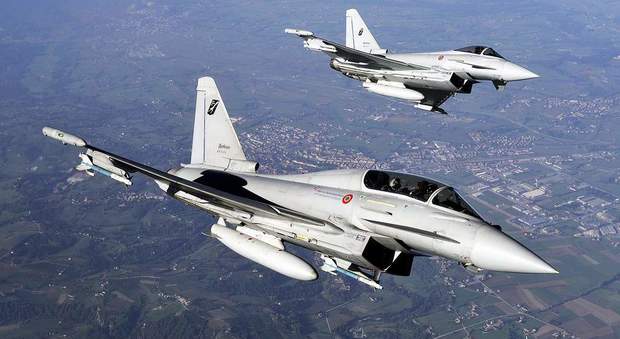 Due caccia Eurofighter in servizio a Gioia del Colle
