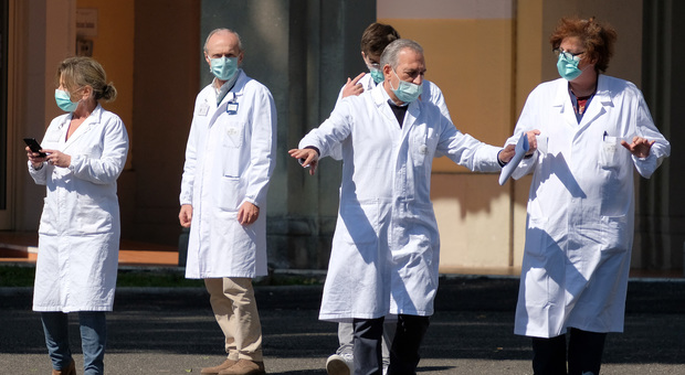 Coronavirus a Roma, bollettino Spallanzani: «37 positivi, 8 con supporto respiratorio»