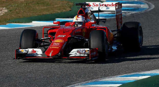 La Ferrari SF15-T di Sebastian Vettel sulla pista di Jerez