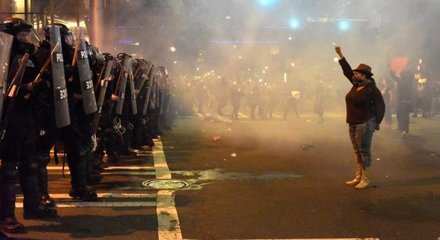 Charlotte, seconda notte di scontri: dichiarato lo stato di emergenza