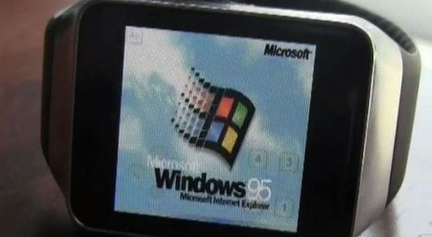 Sviluppatore installa Windows 95 su uno smartwatch: ecco cosa accade