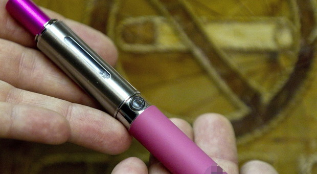 Fumo: sempre più persone scelgono prodotti meno dannosi, in aumento l'uso delle sigarette elettroniche