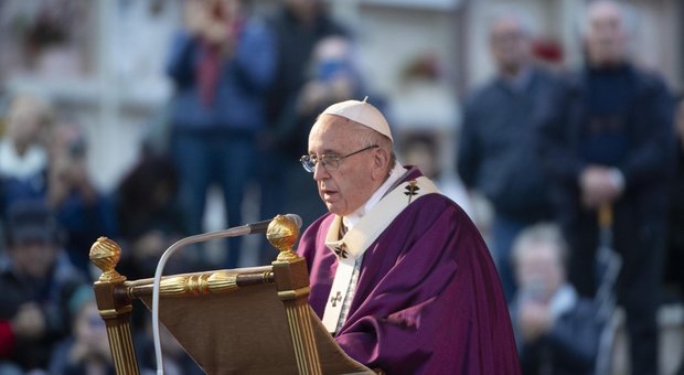 Papa Francesco celebra i defunti al Laurentino e prega per i bambini non nati