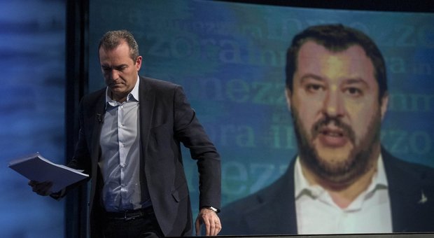 Salvini, attacco a De Magistris: «Fa la flotta per migranti e non si occupa di Napoli»