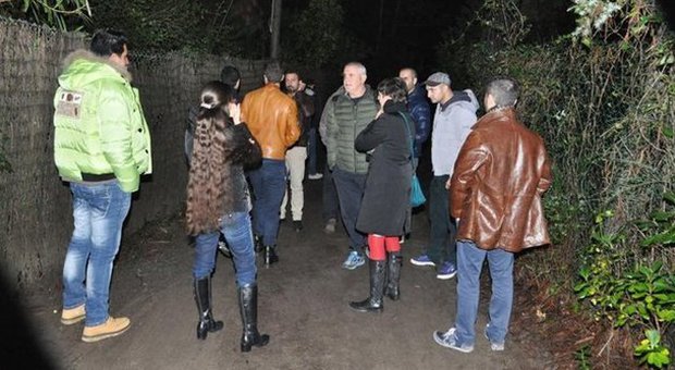 Grillo, la marcia dei 100 deputati sulla casa del leader M5S: «Ora basta»