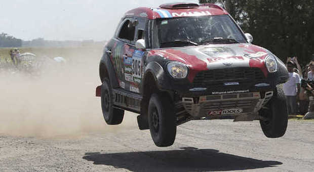La Mini dell'argentino Terranova vincitore della terza tappa della Dakar
