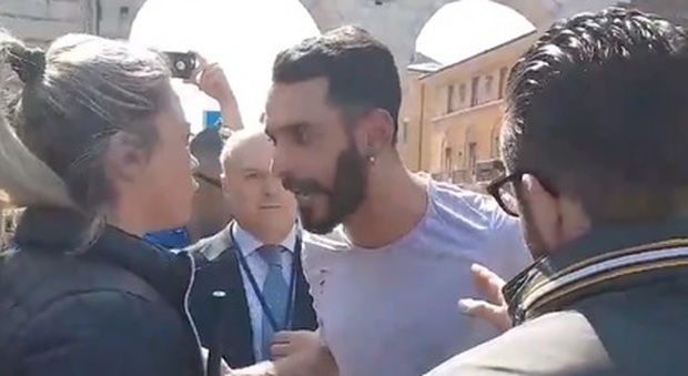 Fan contro la poliziotta, Salvini: «L'ho chiamata, le forze dell'ordine vanno rispettate»