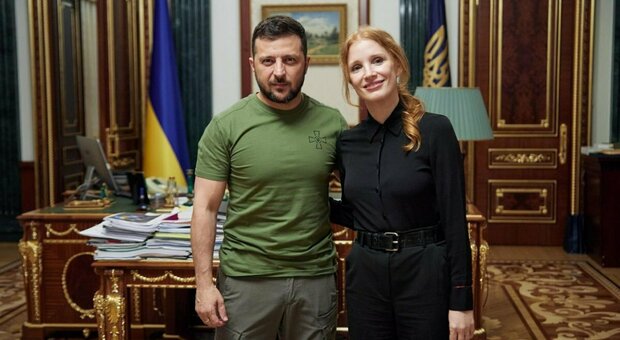 Jessica Chastain vola a Kiev per incontrare Volodymyr Zelensky