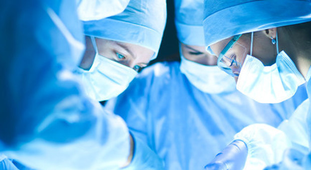 A Torino salvata la mano di un paziente, in sala operatoria una equipe di sole donne la riattacca