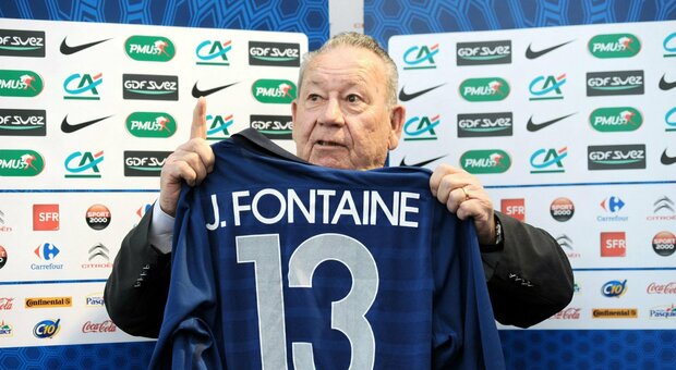 Just Fontaine, morto l'ex attaccante capocannoniere dei Mondiali: con la Francia record di 13 gol nel 1958