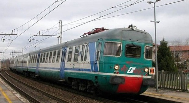 Sassi sui binari e contro i finestrini: ritardi dei treni in Puglia e danni per 20mila euro