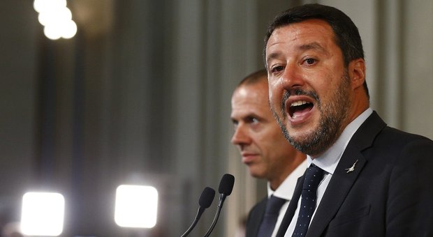 Governo, Salvini: «Italiani ostaggio di 100 cacciatori di poltrone»