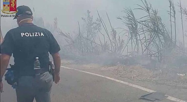«Maglia divisa polizia non è ignifuga», a rischio agenti impegnati negli incendi