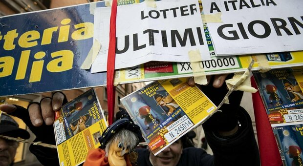 Lotteria Italia, mai così pochi biglietti: neanche la fortuna è più come una volta