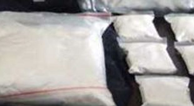 Francia, 370 chili di cocaina trovati in una fabbrica di Coca-Cola