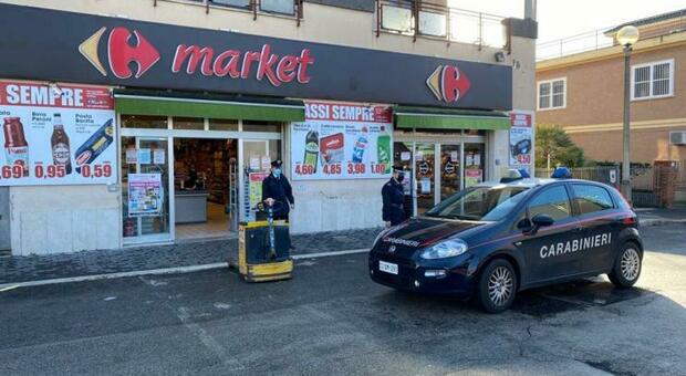 Tenta la rapina al supermercato, ma i carabinieri intervengono e lo arrestano