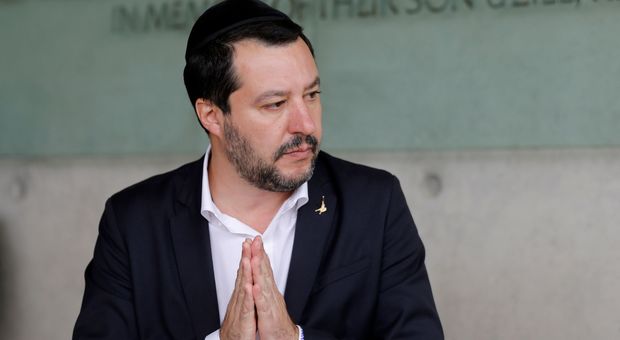 Salvini contro Famiglia Cristiana: «È un giornale di ultrasinistra»