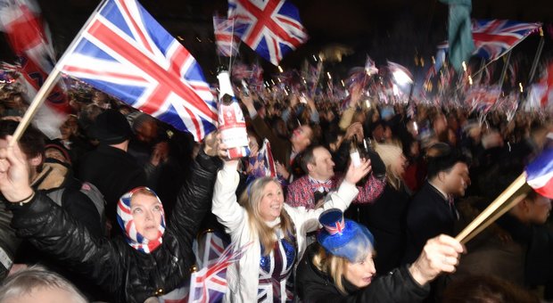 Brexit, la Gran Bretagna saluta l'Europa. Johnson: «La strada della Ue non era più la nostra»