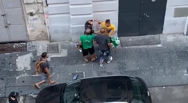 Napoli, stranieri tra alcol, droga e risse il Vasto si ribella: «Ora faremo da soli»