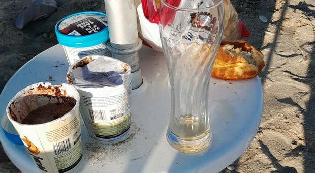 Furti e bivacchi negli chalet di Porto Sant'Elpidio, esasperati i titolari: «Danni ingenti per pochi spiccioli»