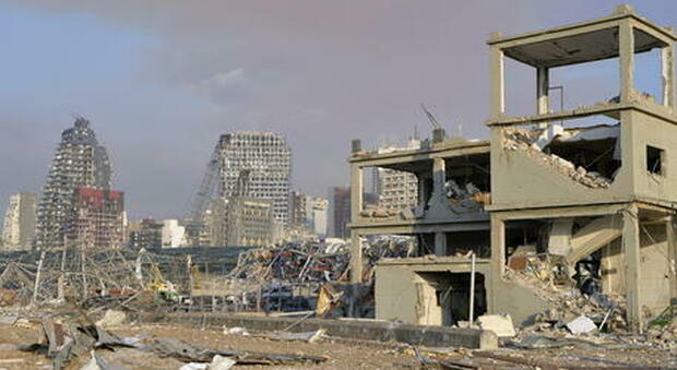 Beirut distrutta dall'esplosione di martedì