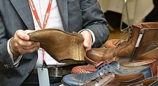 Fano, sgominata la banda del falso corriere Razzie in serie di scarpe griffate