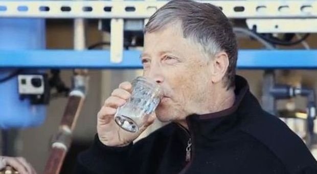 Escrementi che si trasformano in acqua potabile, l'ambizioso progetto di Bill Gates