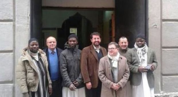 Napoli, il console francese visita la moschea: è il grazie per la solidarietà su Charlie Hebdo