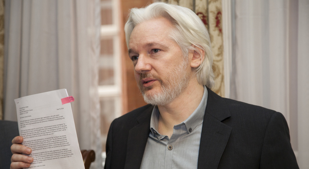 Usa, «Assange aiuta la Russia», l'attacco del New York Times
