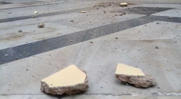 Napoli, nuovi crolli nella Galleria Principe: piovono calcinacci dal soffitto