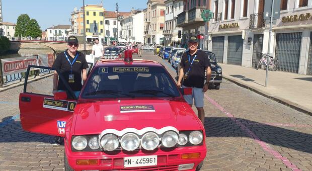 Il sindaco Barbujani ha aperto con lo storico navigatore Gianluca Levi il Rally di auto storiche