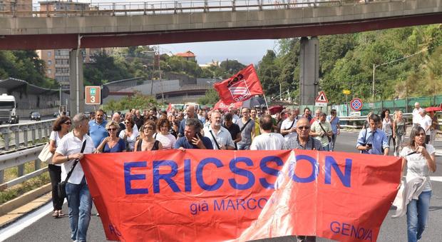 La manifestazione dei lavoratori della Ericsson a Genova