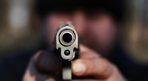 Seimila cittadini armati in provincia: 2800 "pistoleri" e 3300 cacciatori