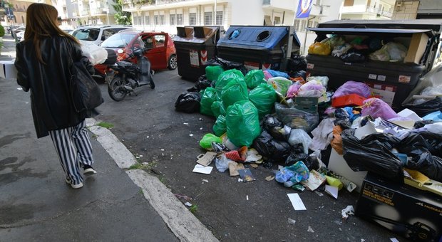 Roma, caos rifiuti e Verde: se ne va il generale scelto dalla Raggi
