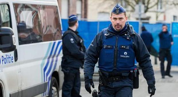 Belgio, polizia insegue furgone di migranti e spara: uccisa bambina di due anni