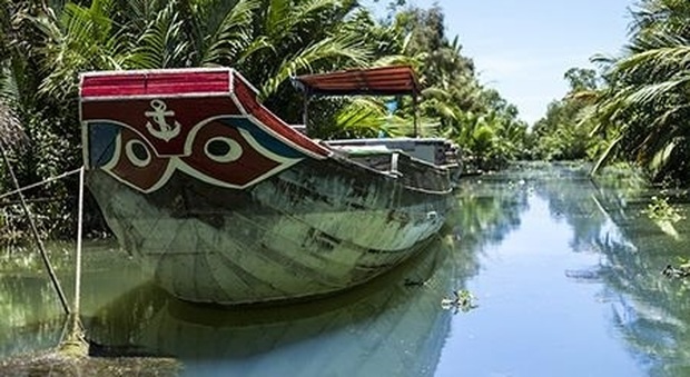 Le meraviglie del sud est asiatico viste da una barca che fluttua sul Mekong
