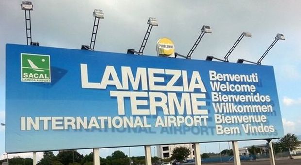 All'aeroporto di Lamezia tamponi su base volontaria