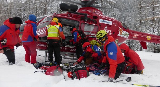 Belluno, valanga travolge due scialpinisti: si salvano grazie all'airbag