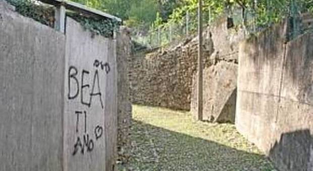 Le bande di vandali sono tornate tra piazzette e calli del castello