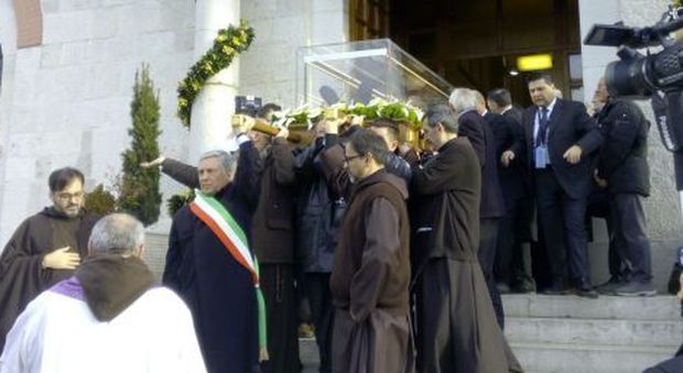 Padre Pio addio a Pietrelcina, una sosta a Benevento per salutare la sua terra poi il ritorno a San Giovanni Rotondo | Foto