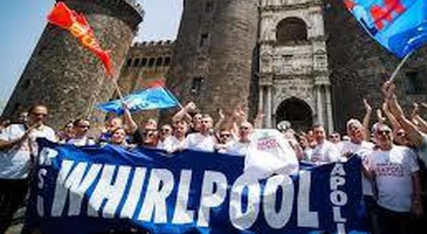 Coronavirus a Napoli, sospesa la riapertura dello stabilimento Whirlpool