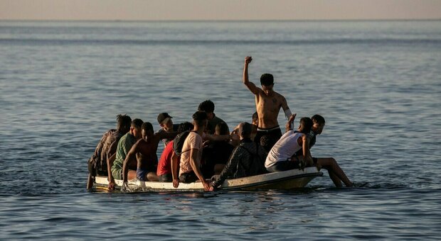 Migranti, naufragio a largo della Libia: 61 dispersi