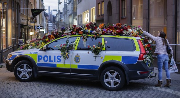 Stoccolma, l'autista del camion che uccise 5 pedoni: «Volevo fermare la guerra contro l'Isis»