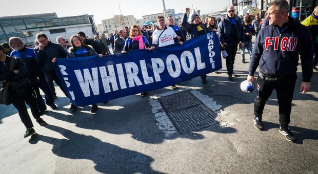 Napoli: Whirlpool, un anno di battaglie: «Una vertenza che non si può perdere»