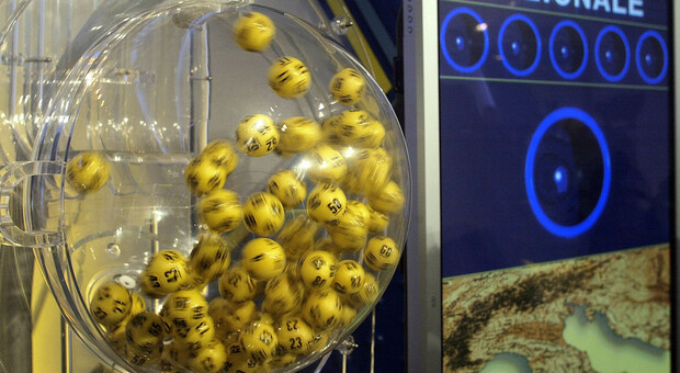 Il Jackpot sfiora i 40 milioni: Lotto, SuperEnalotto e 10eLotto, i numeri vincenti delle estrazioni di oggi, sabato 3 marzo. Le quote