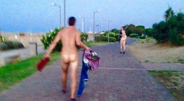 Bibione, nella zona del Faro scoperte coppie di nudisti