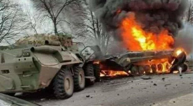Ucraina, il 90% dei carri armati di riserva inservibile per i furti nei depositi: morto suicida comandante russo. Il rapporto di Kiev