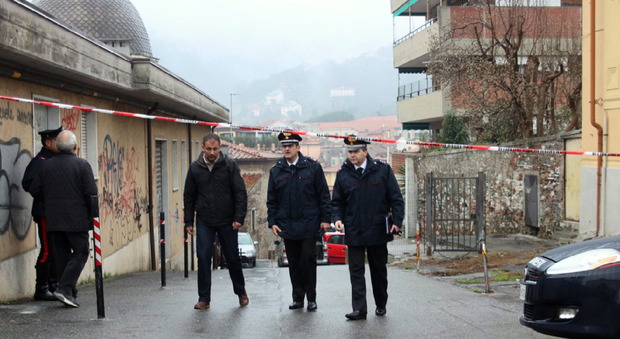 Carabiniere ucciso a Carrara, il killer si costituisce: ha rovinato miei figli