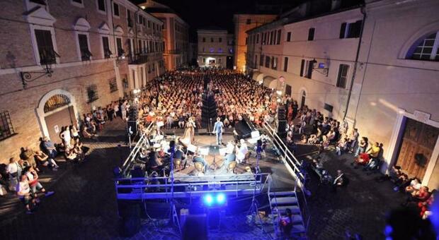 Osimo torna a riveder le stelle: teatro all’aperto in piazza Dante. Ecco il cartellone per l'estate 2021